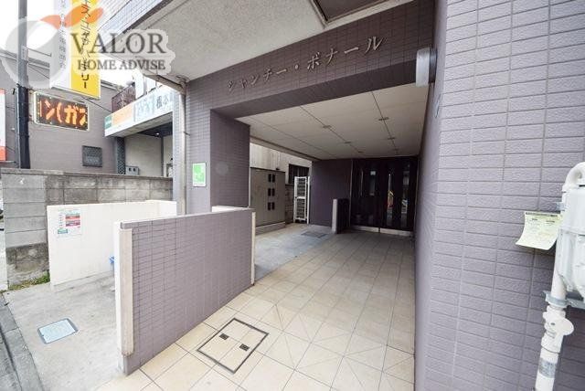 京急大師線 川崎大師駅 徒歩9分 5階建 築20年の玄関写真