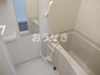 バス・シャワールーム　他の部屋の写真を使用していま…