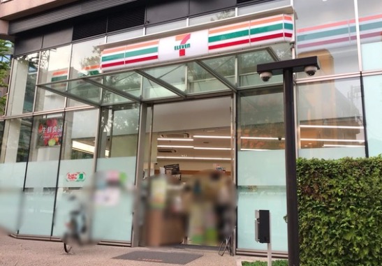 コンビニ　セブンイレブン大崎百反通り店（コンビニ）まで51m