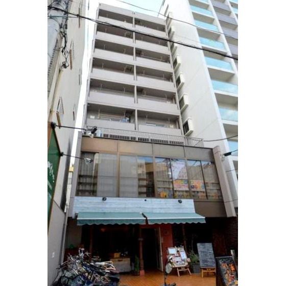 建物外観　１Ｆにはオシャレなダイニングバーがあります（＊＾＿＾＊）