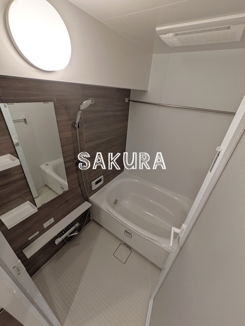 バス・シャワールーム　嬉しい追い焚き・浴室乾燥機付きです♪