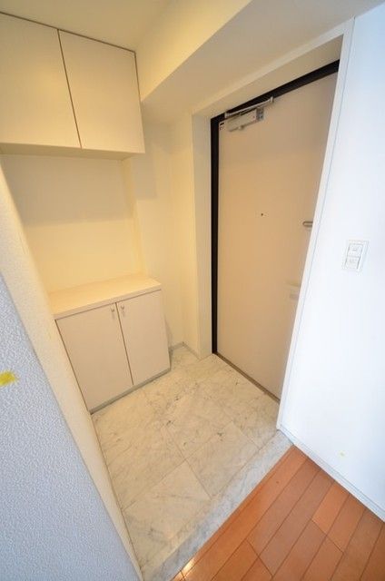 玄関　内見の予約先は【タウンハウジング中野店】です★