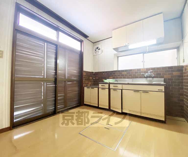 居室・リビング　落ち着いた雰囲気のお部屋です