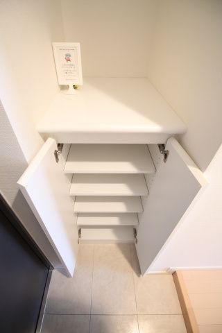 玄関　（別タイプ参考写真）センテニアル王子神谷　北区神谷1