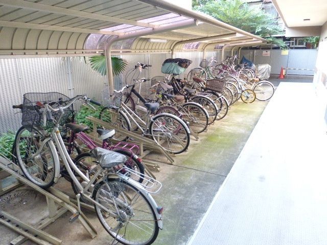 駐車場　★ルーフ付き自転車置き場・バイク相談可です★