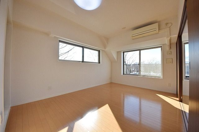 その他部屋・スペース　★10.6帖のLDK・最上階角部屋二面採光の明るいお部屋で…