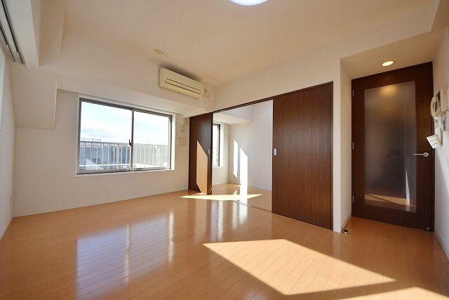 居室・リビング　★10.6帖のLDK・最上階角部屋二面採光・日当たりのいい…