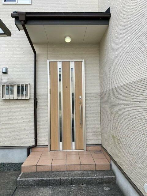 安新町杉江貸家の玄関写真