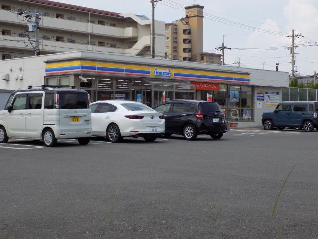 コンビニ　ミニストップ（コンビニ）まで120m