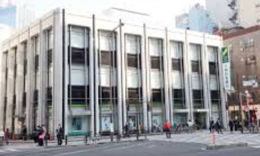 銀行　三井住友銀行三田通支店（銀行）まで553m