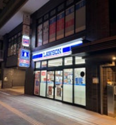 コンビニ　ローソン東新宿明治通店（コンビニ）まで80m