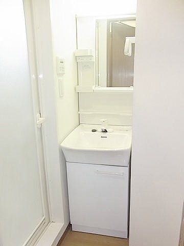 洗面設備　シャンプードレッサー付き洗面台