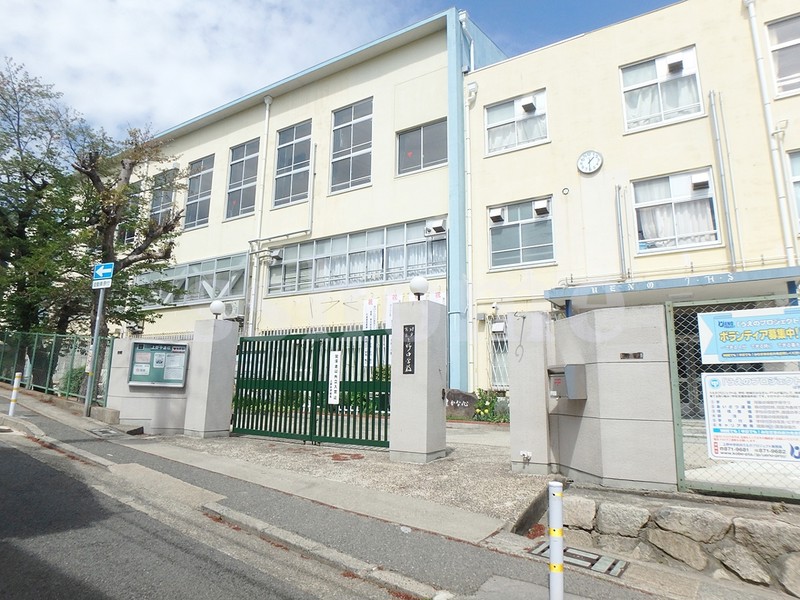 中学校　神戸市立上野中学校（中学校）まで727m