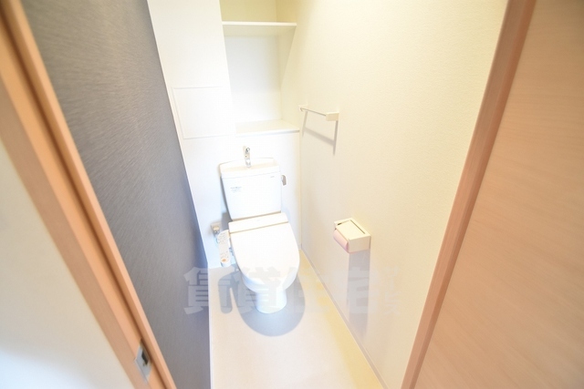 地下鉄千日前線 新深江駅 徒歩3分 11階建 築13年のトイレ写真