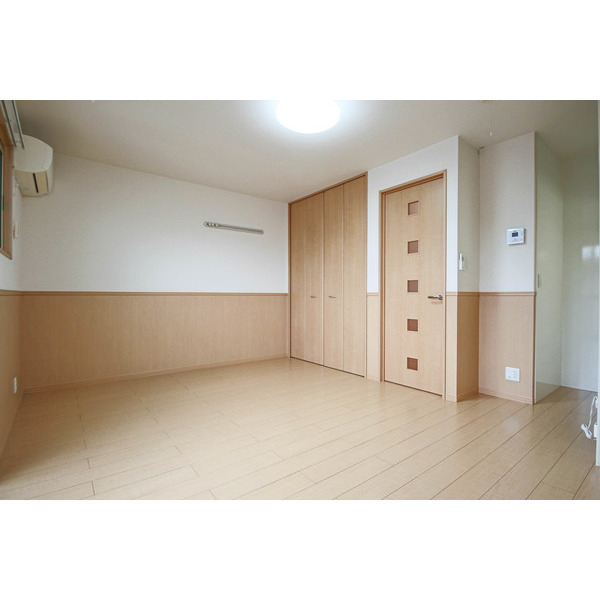 居室・リビング　同じ建物の別のお部屋