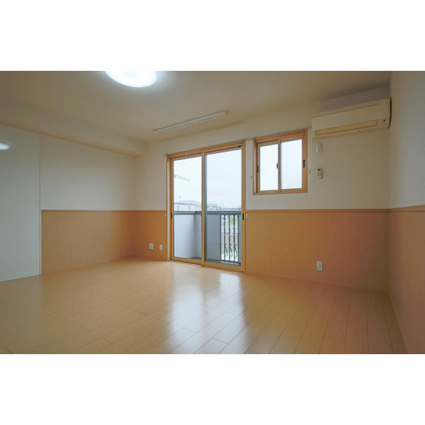 居室・リビング　同じ建物の別のお部屋