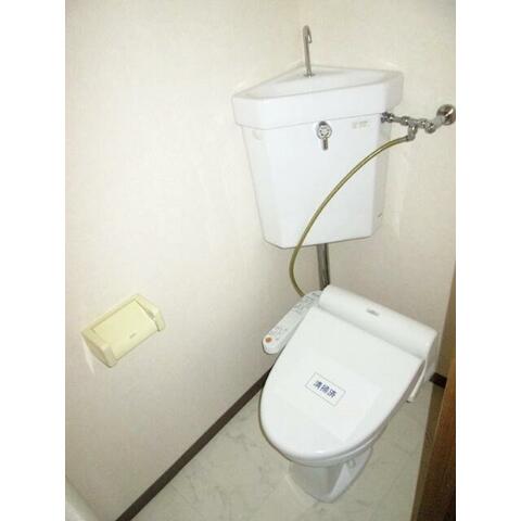 トイレ　落ち着いた色調のトイレです