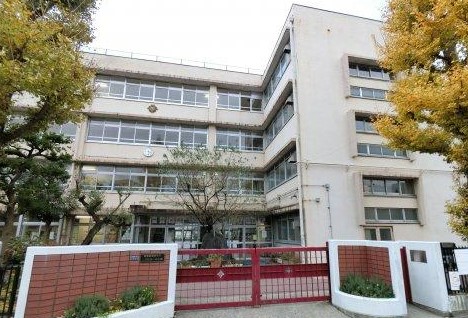 中学校　板橋区立上板橋第一中学校（中学校）まで673m