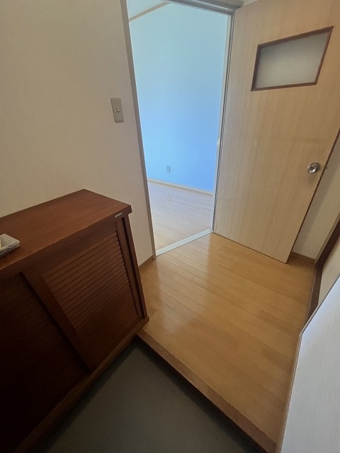 新田アパートの玄関写真