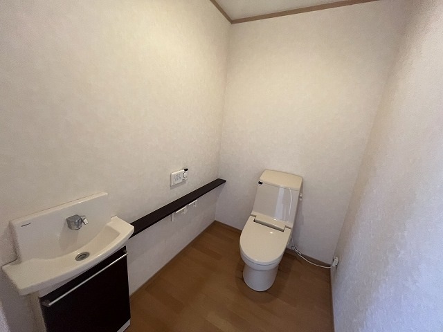 新田アパートのトイレ写真
