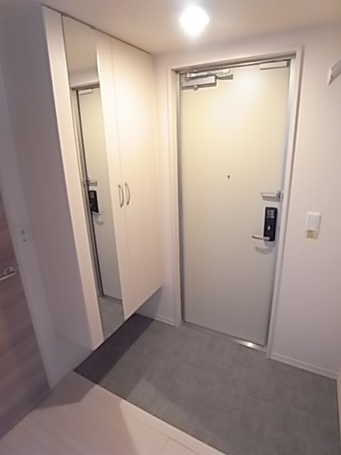 SHINKOBE COLNの玄関写真