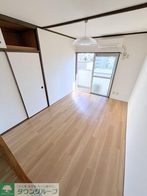 居室・リビング　※別号室の写真です