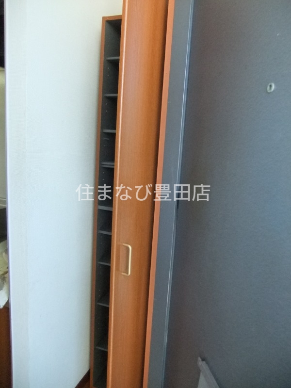 玄関　清掃前