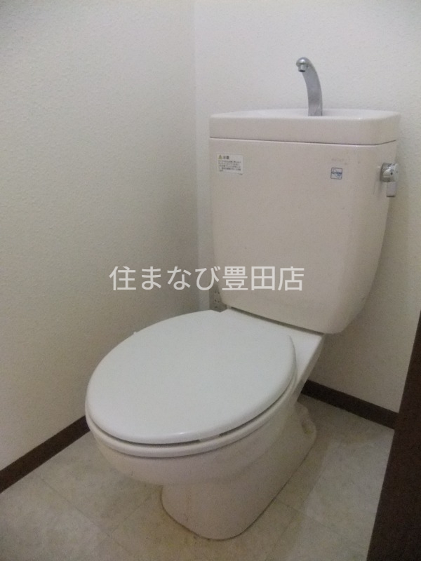トイレ　清掃前