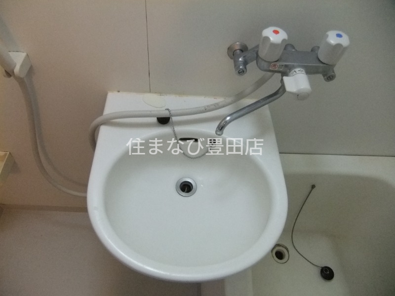 洗面設備　清掃前