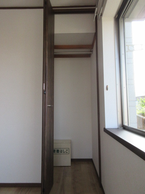 収納　天井までの高さのある収納