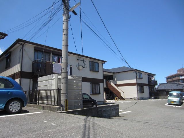 駐車場　建物外観