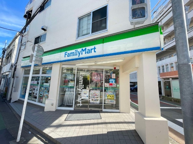 コンビニ　ファミリーマート目黒中央町店（コンビニ）まで79m
