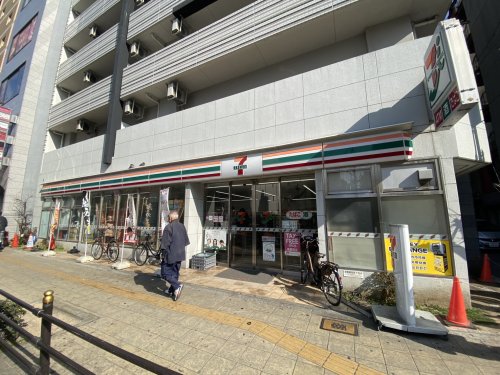 コンビニ　セブンイレブン 大阪日本橋駅東店（コンビニ）まで218m