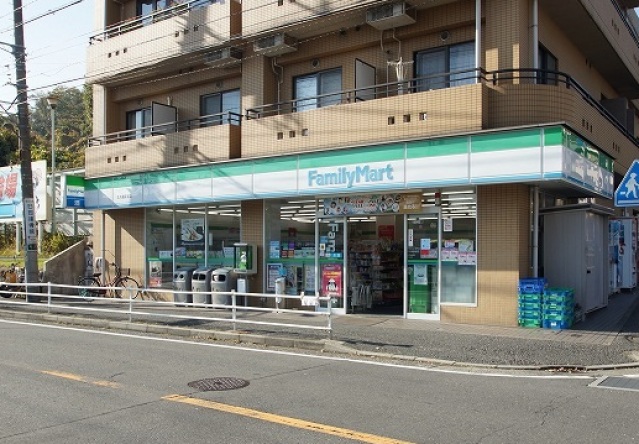 コンビニ　ファミリーマート花月総持寺駅前店（コンビニ）まで453m