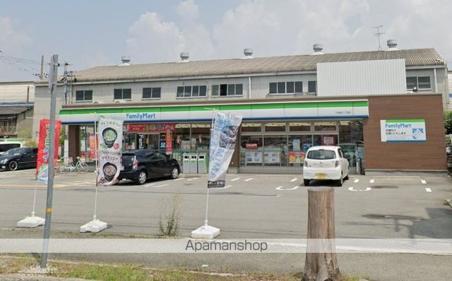 コンビニ　ファミリーマート（コンビニ）まで208m