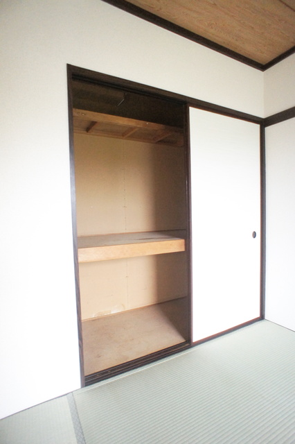 収納　押入れタイプはお荷物が多い方も安心の収納力です☆