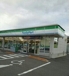 コンビニ　ファミリーマートさん（コンビニ）まで450m