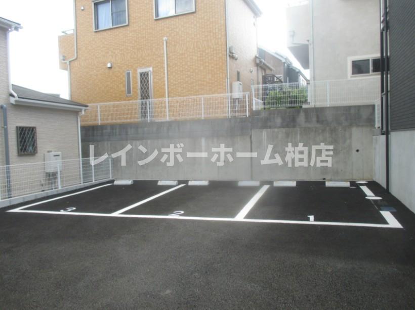駐車場　駐車スペースもあります