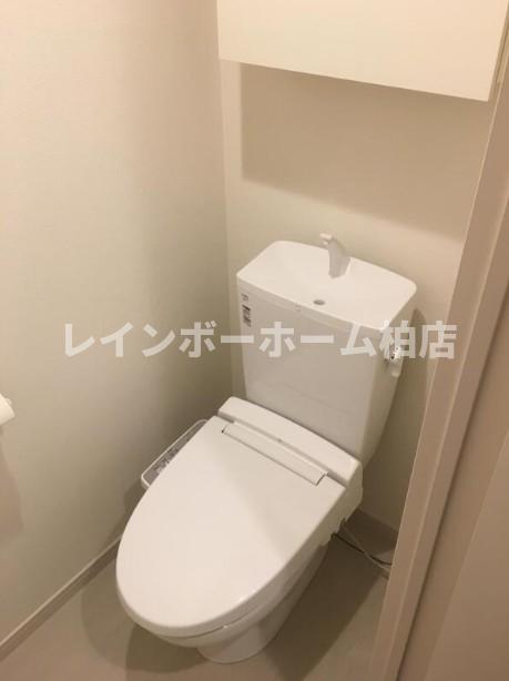 トイレ　温水洗浄便座です