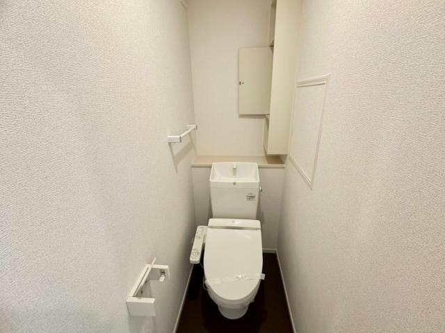 ＪＲ日豊本線 宮崎駅 2階建 築11年のトイレ写真
