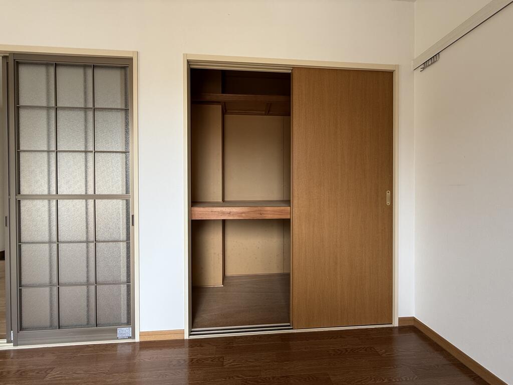 収納　リビングには1間サイズの物入があります！！