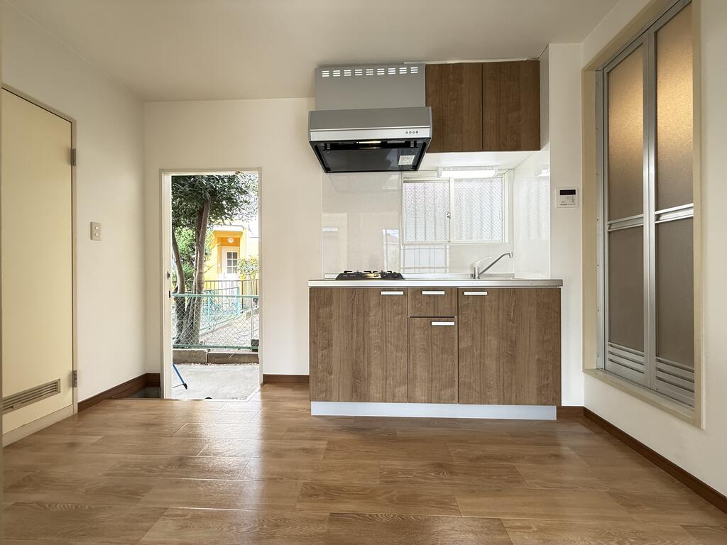 キッチン　換気窓のあるDKは都市ガス仕様のガスキッチン！！