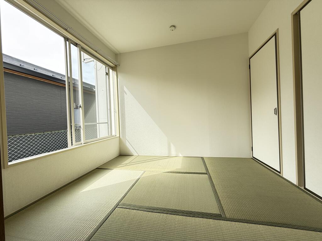 その他部屋・スペース　4.5帖の和室も南面に位置しており、寝室に最適！！