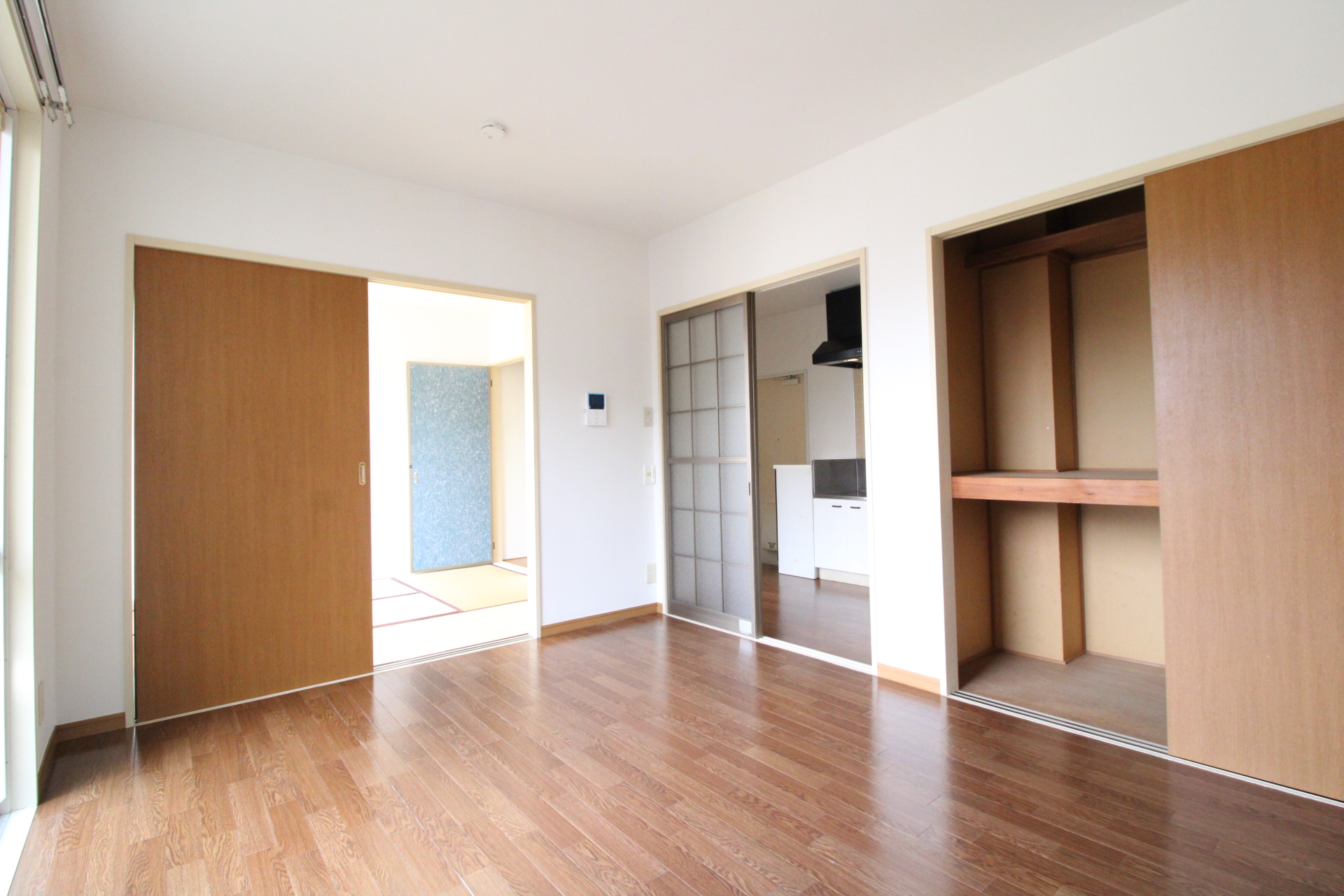 収納　リビング（洋室）には1間サイズの物入れがあります！！