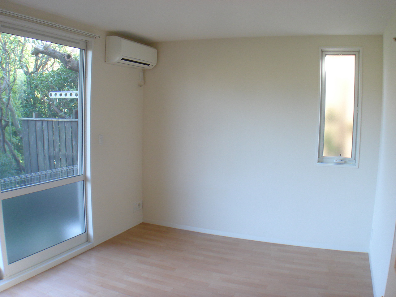 その他部屋・スペース　角部屋！エアコン１基付！クッションフロアです！