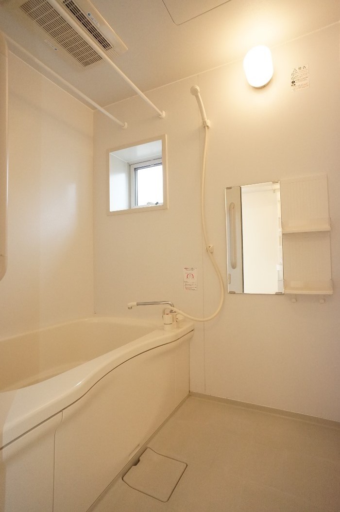 バス・シャワールーム　追い焚き機能付給湯！浴室暖房乾燥機能付！