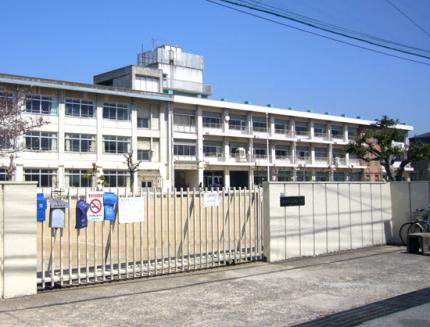 【池田市井口堂のアパートの小学校】