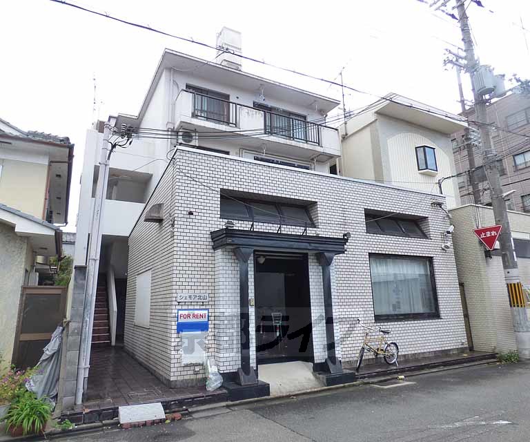 京都市北区小山上初音町のマンションの建物外観