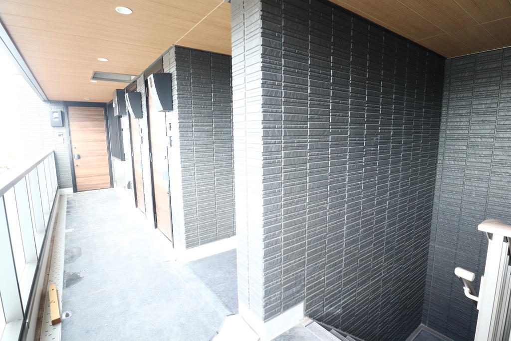 その他共有部分　シックな外観、エレベーター完備しています！