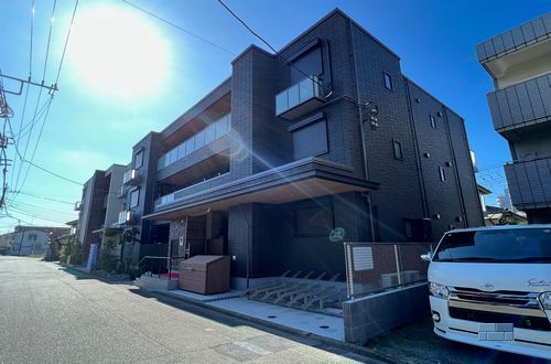 建物外観　積水ハウス施工のシャーメゾンの物件です！重厚感がございます！